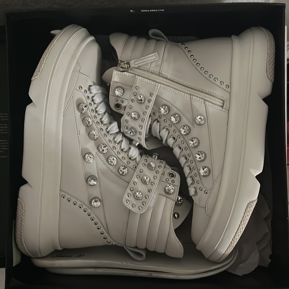 COPY - For sale never worn Saint G - Picture 2 of 8